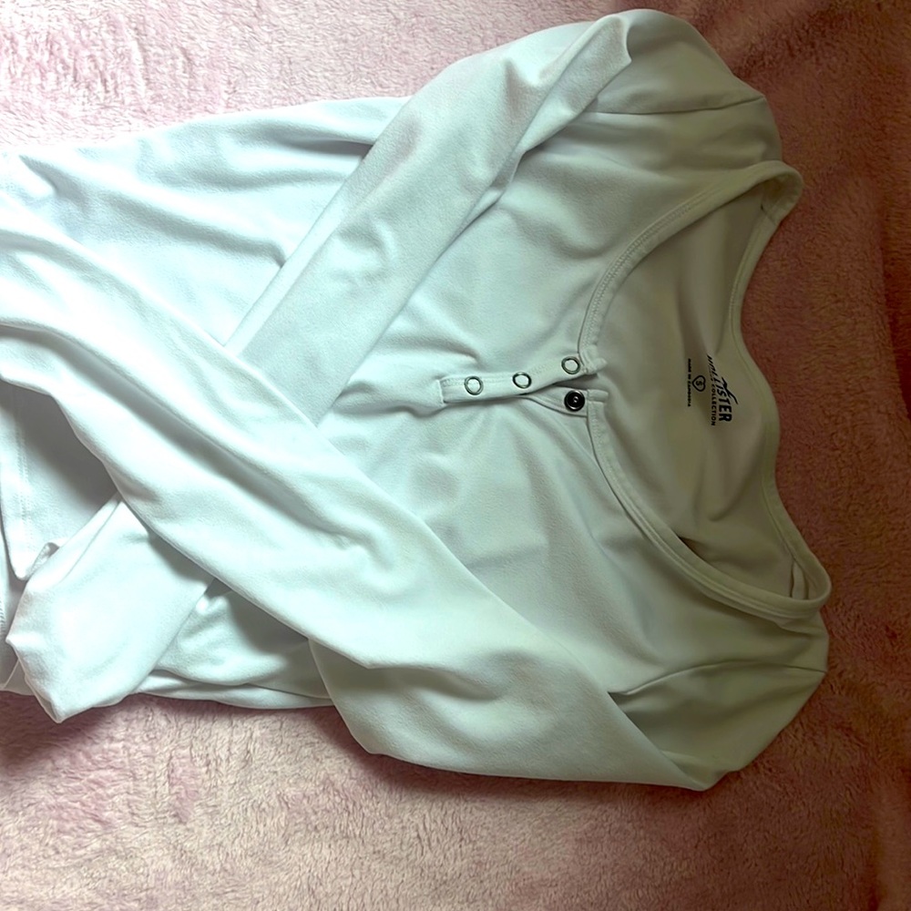 hollister 3 button down top
